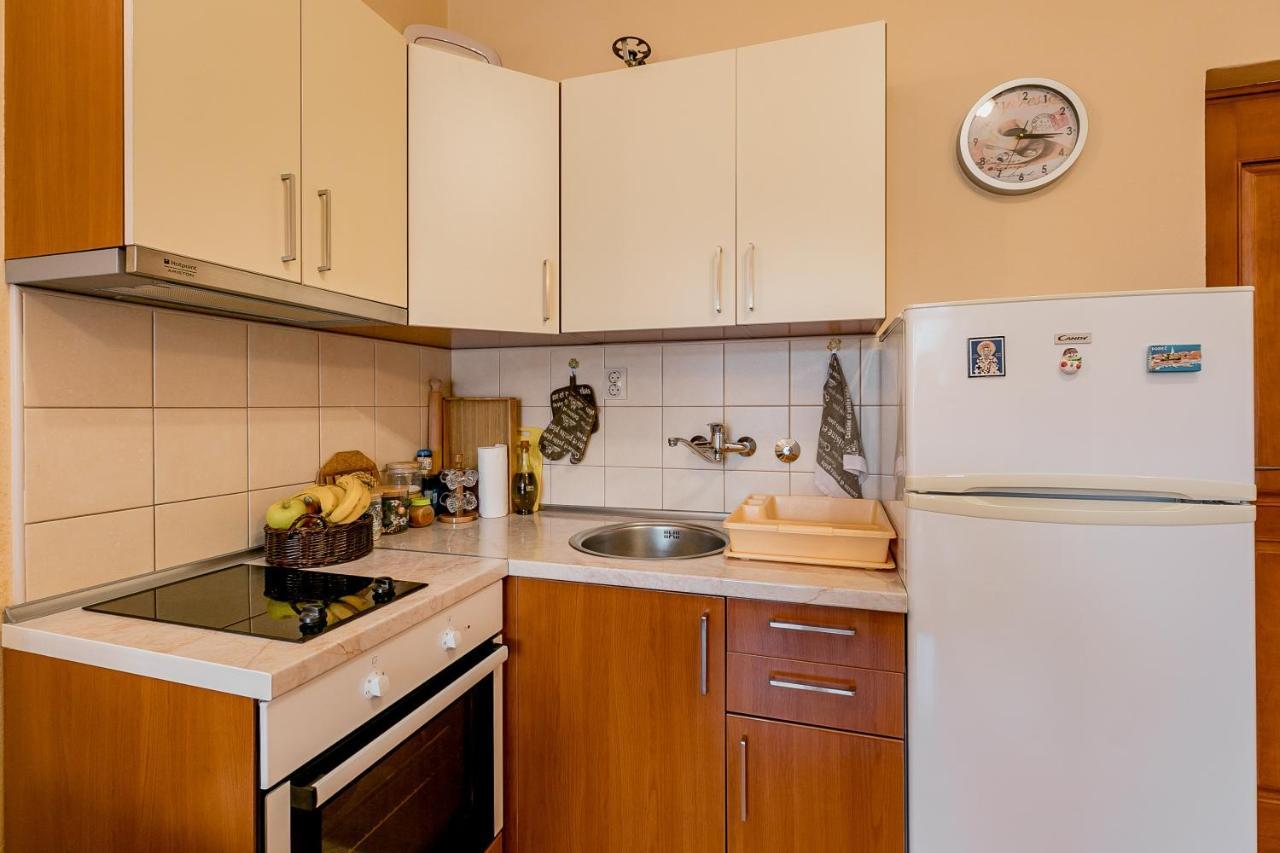 Apartments Gudelj Каменари Экстерьер фото