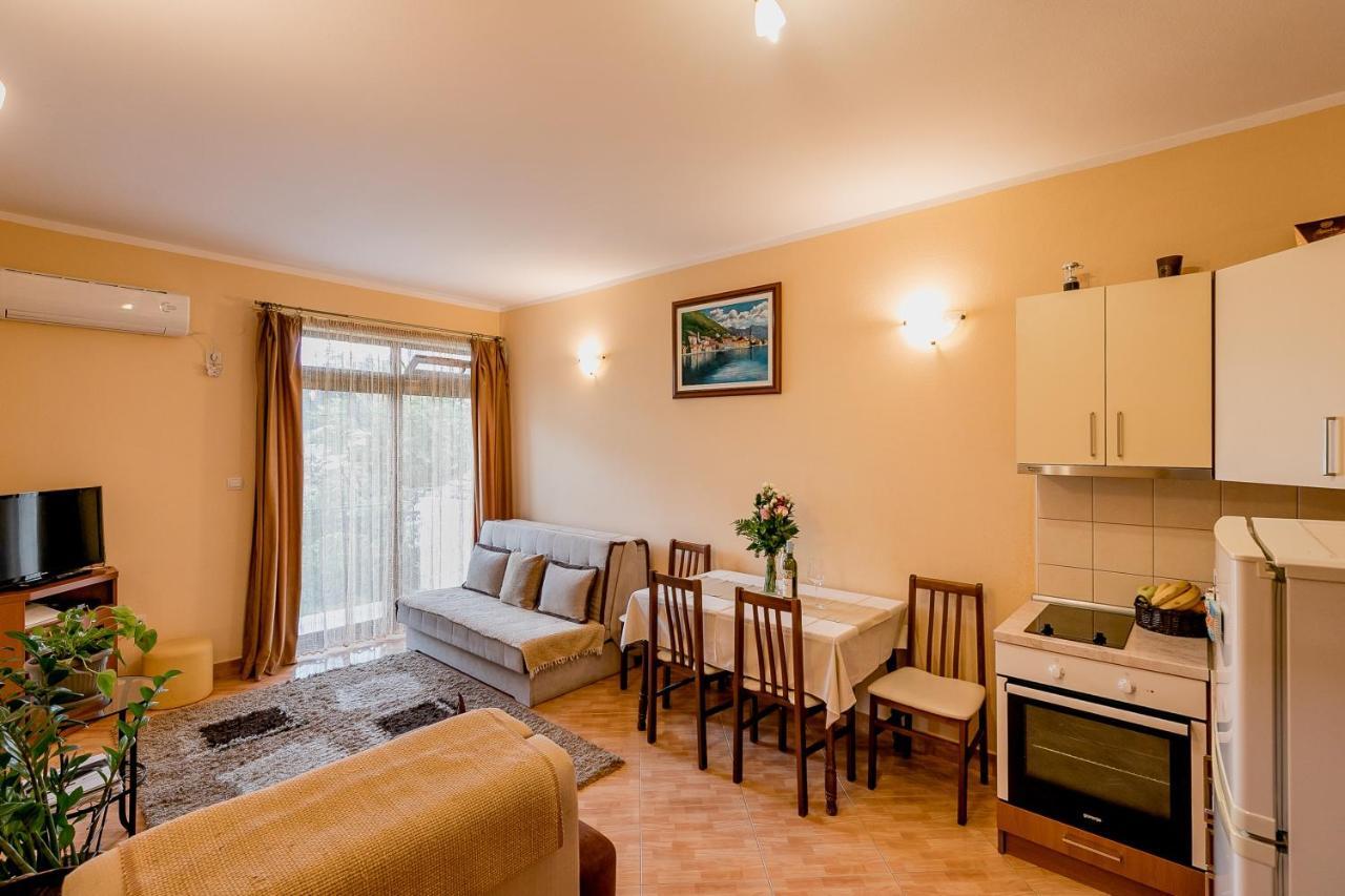 Apartments Gudelj Каменари Экстерьер фото
