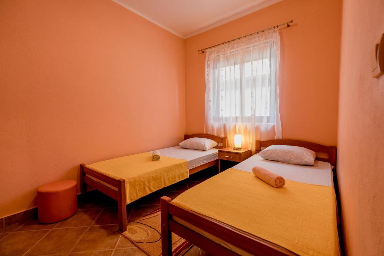 Apartments Gudelj Каменари Экстерьер фото