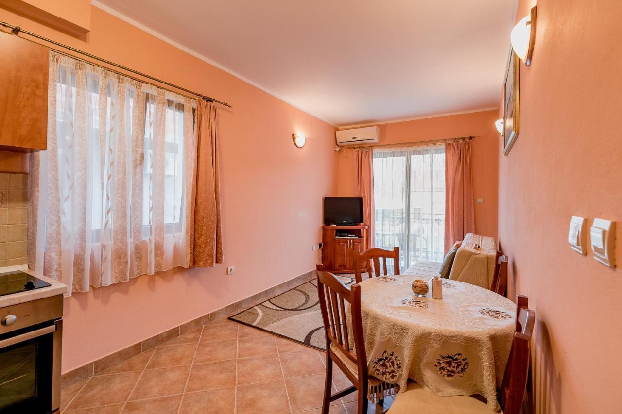 Apartments Gudelj Каменари Экстерьер фото