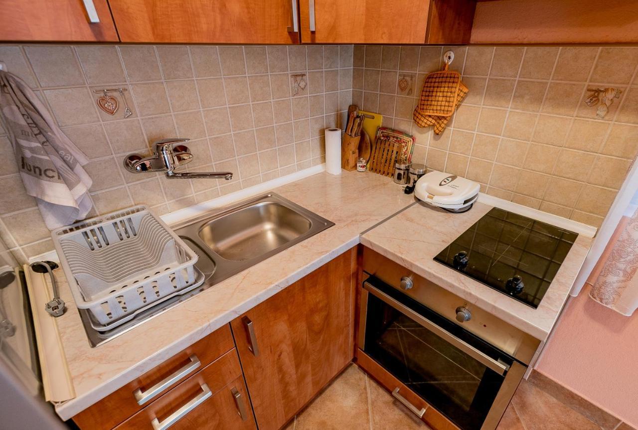 Apartments Gudelj Каменари Экстерьер фото