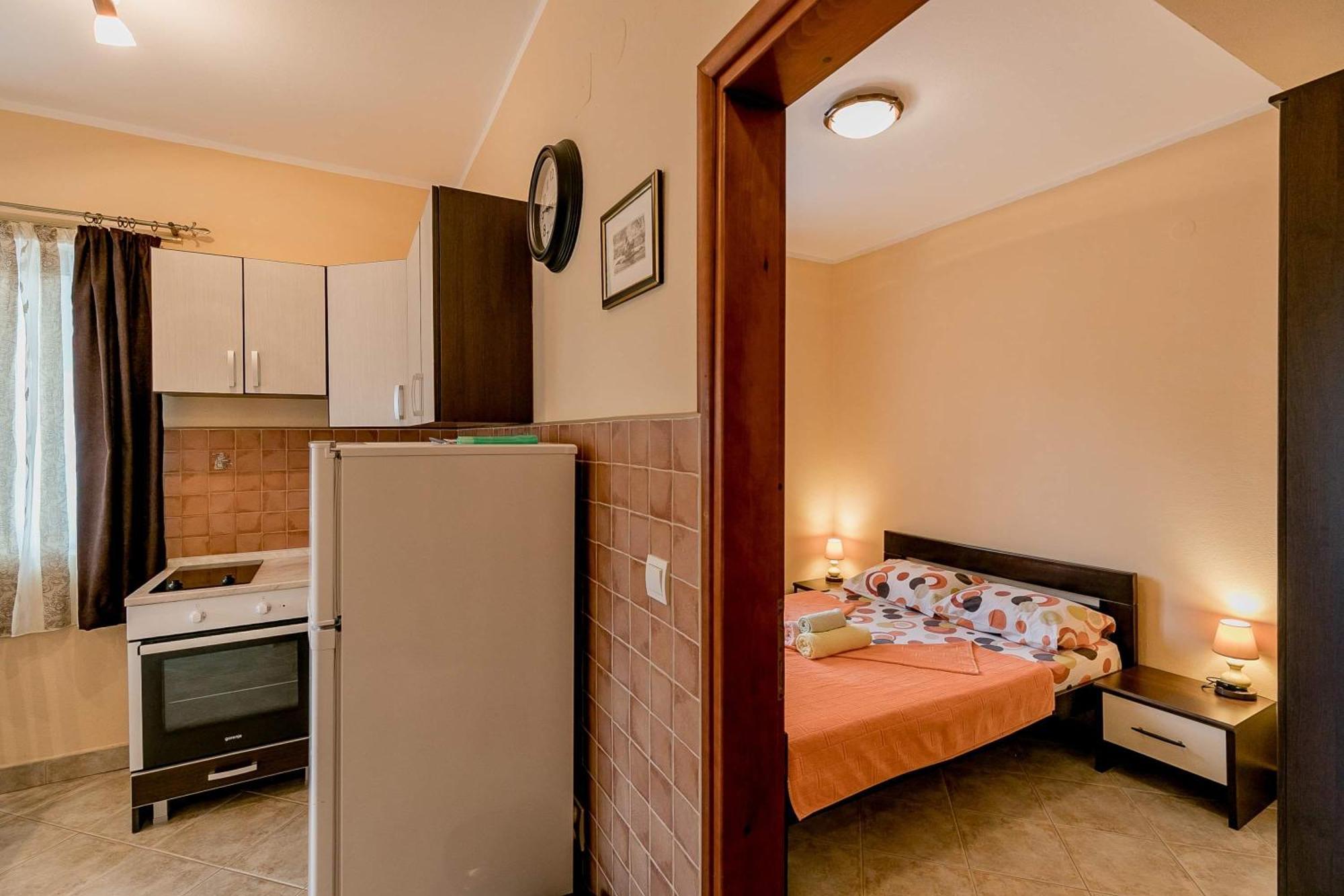 Apartments Gudelj Каменари Экстерьер фото