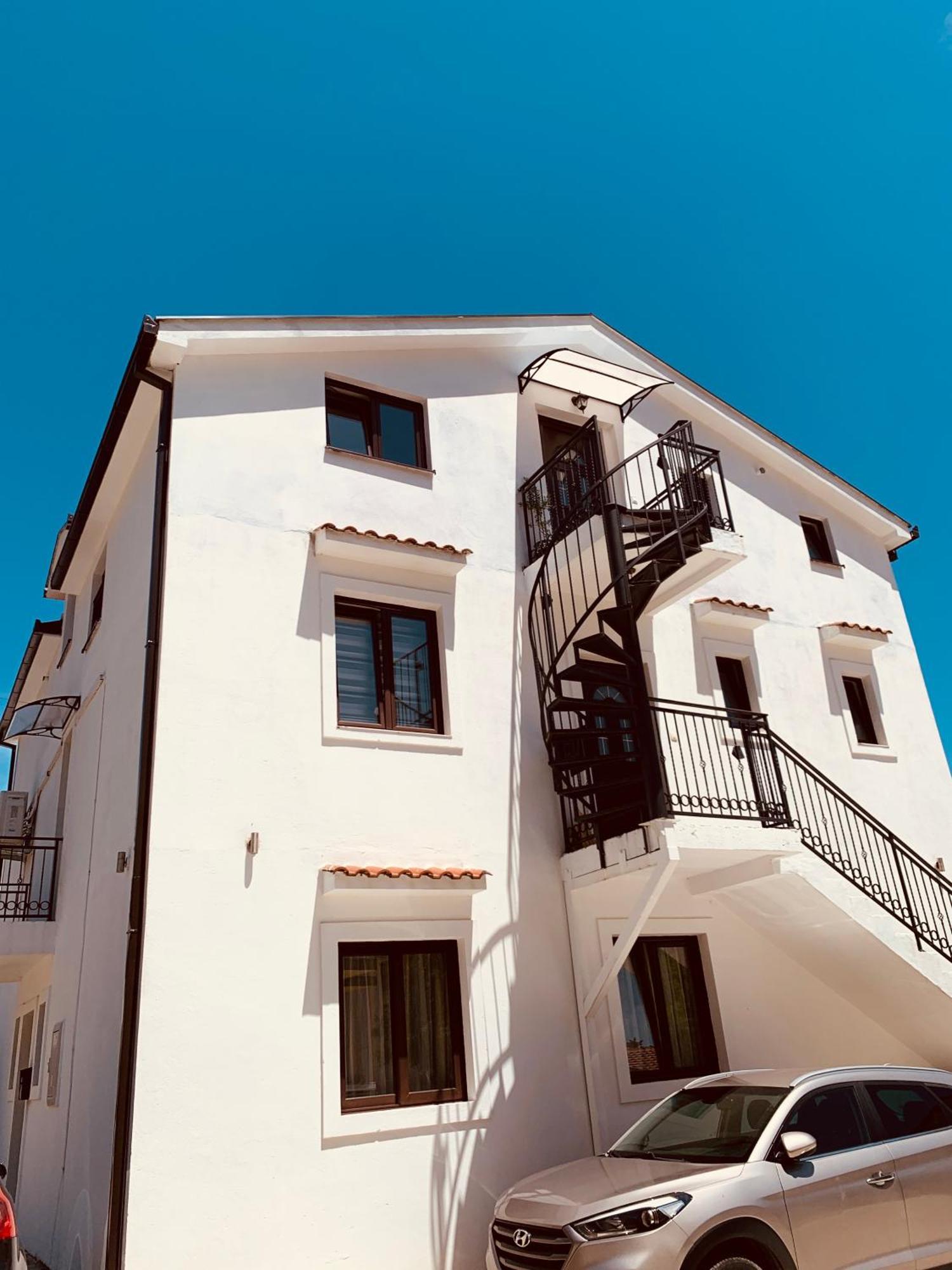 Apartments Gudelj Каменари Экстерьер фото